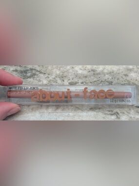 2 About -face Matte Lip Liners